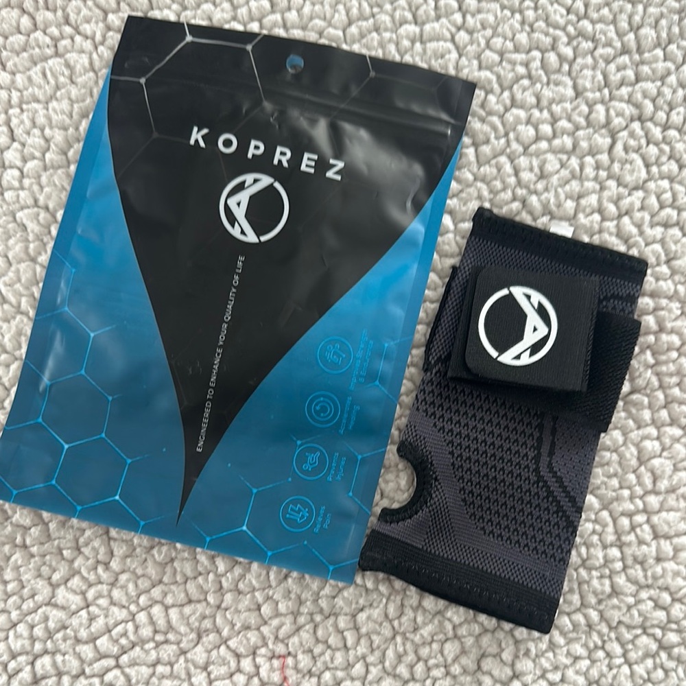 Koprez Black Wrist Compression Sleeve